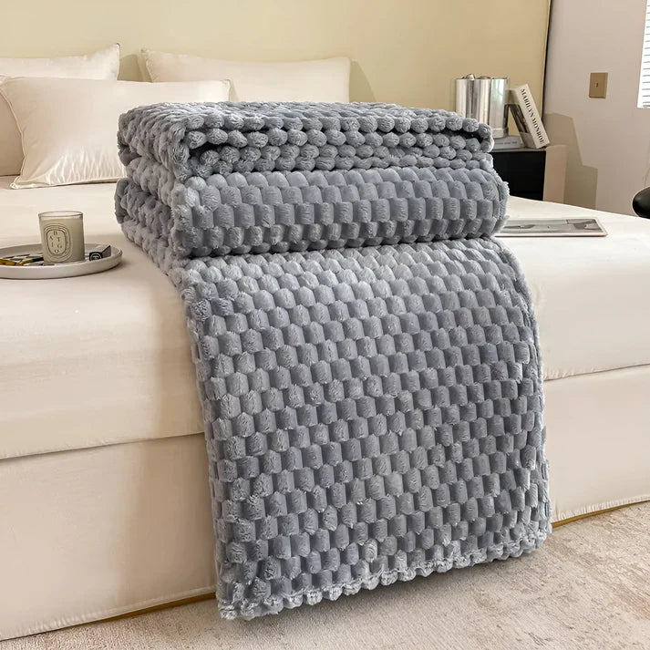 Cozy Up in Style: CloudSoft Blanket – Soft, Warm &amp; Stylish