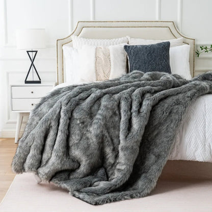 Luxury Throw – Warmth & Elegance Redefined